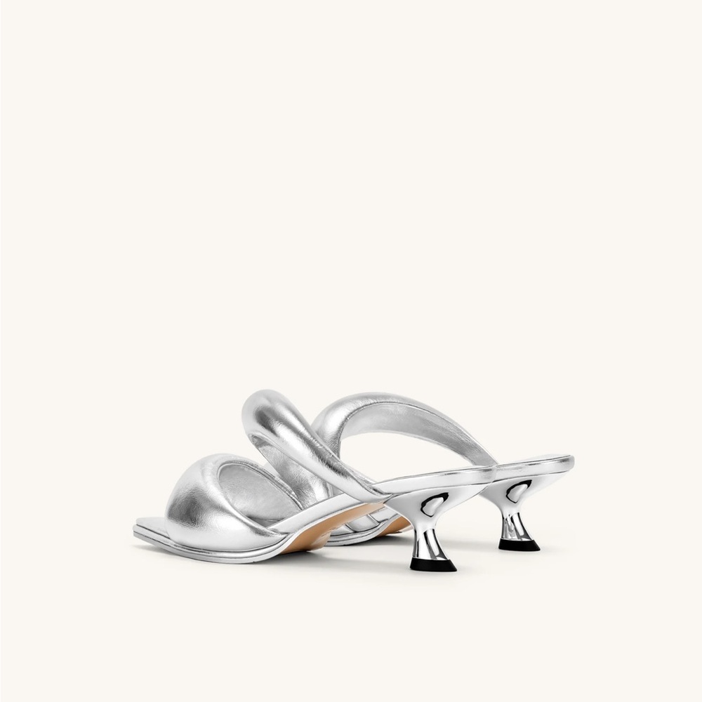 Sara Mule in metallic silver - Picture 3 of 14